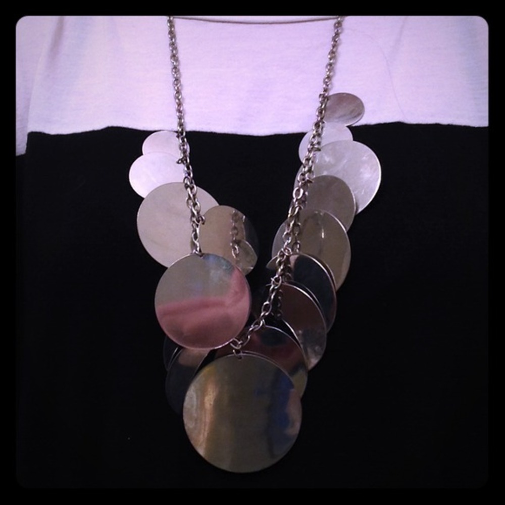 Metal necklace